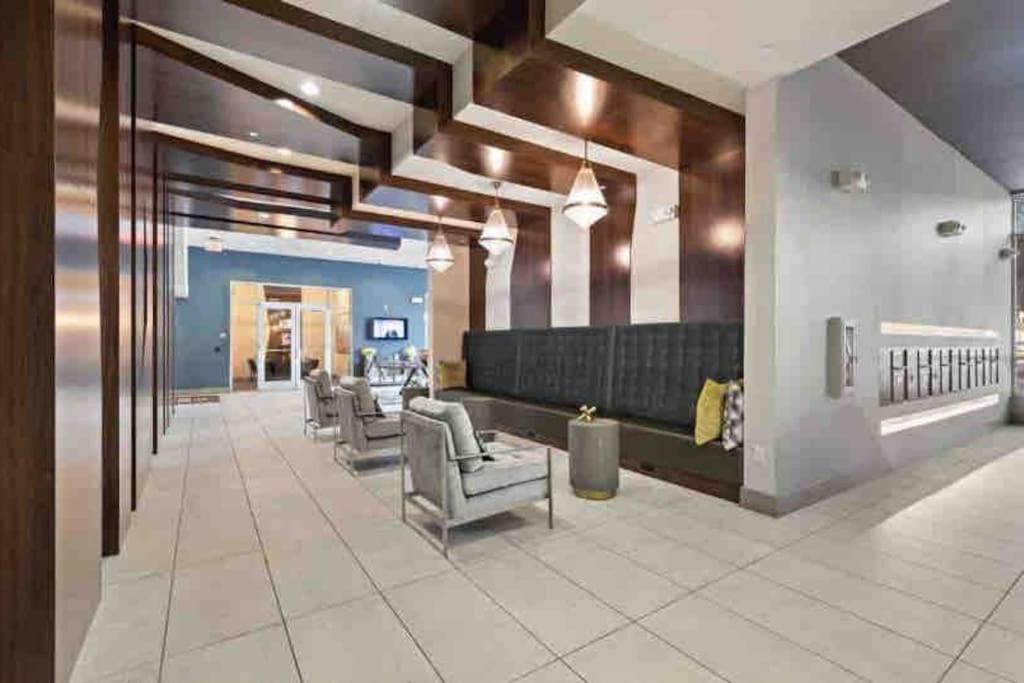 Fancy Apt Downtown. Pool. Gym. Lounge. Pet Ok Houston Buitenkant foto
