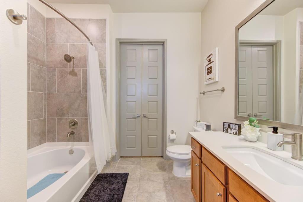 Fancy Apt Downtown. Pool. Gym. Lounge. Pet Ok Houston Buitenkant foto