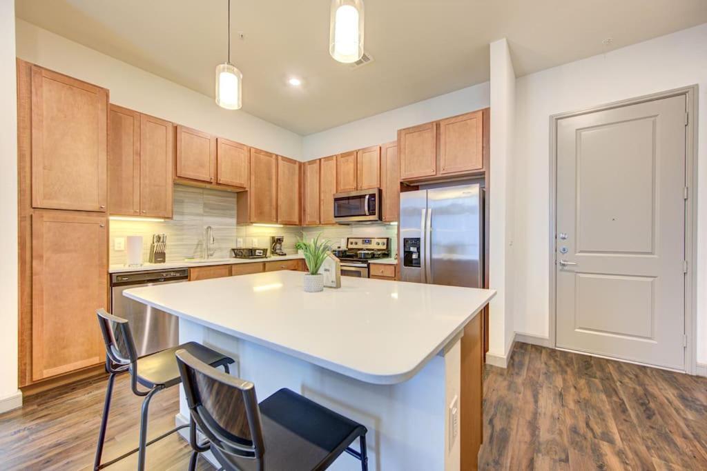 Fancy Apt Downtown. Pool. Gym. Lounge. Pet Ok Houston Buitenkant foto