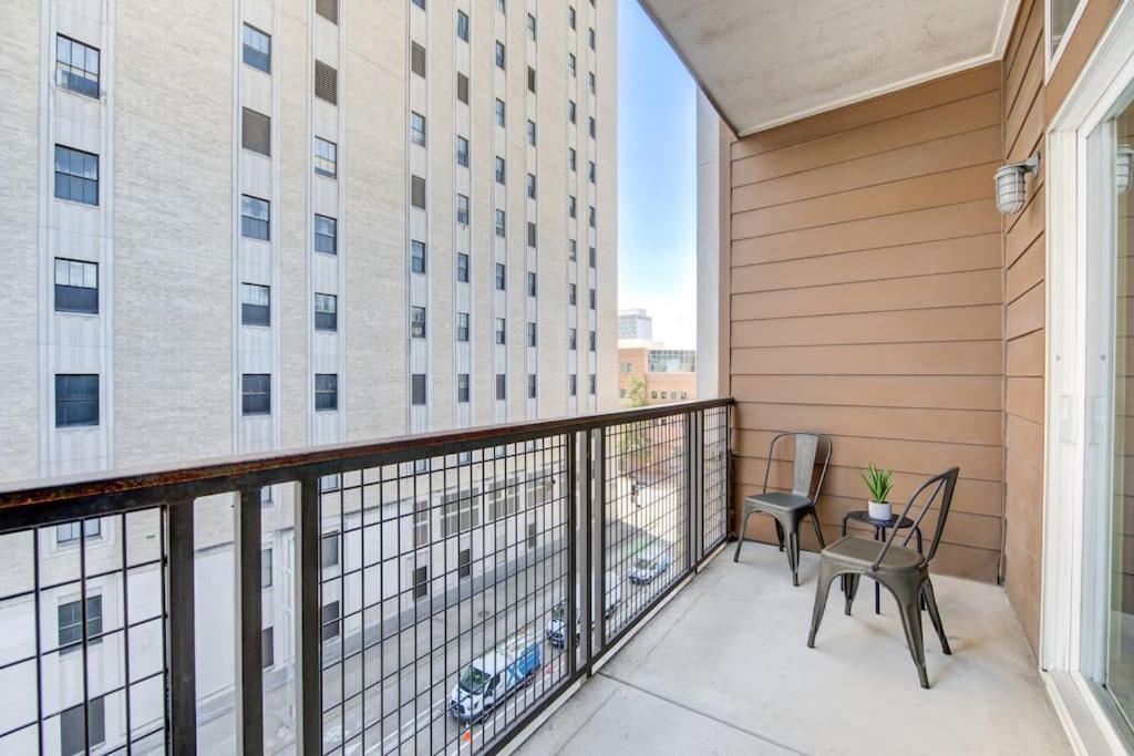 Fancy Apt Downtown. Pool. Gym. Lounge. Pet Ok Houston Buitenkant foto