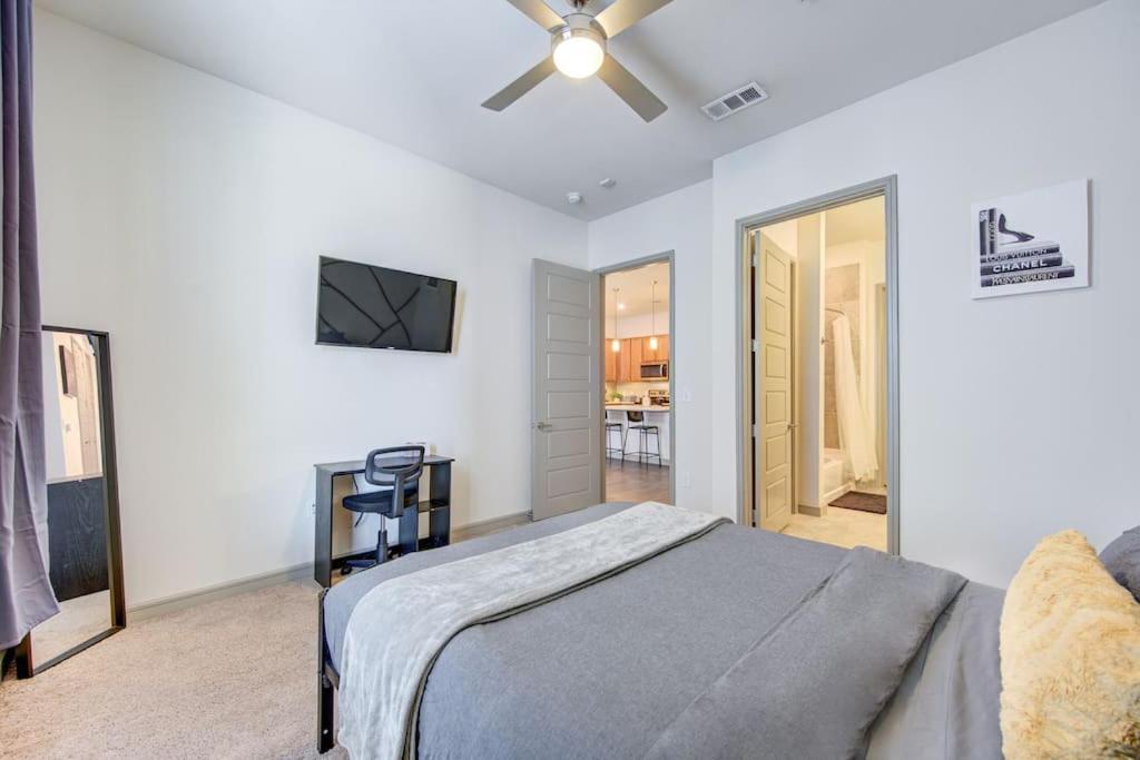 Fancy Apt Downtown. Pool. Gym. Lounge. Pet Ok Houston Buitenkant foto