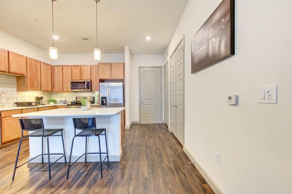 Fancy Apt Downtown. Pool. Gym. Lounge. Pet Ok Houston Buitenkant foto