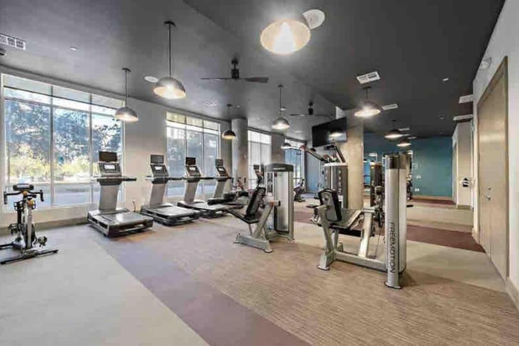Fancy Apt Downtown. Pool. Gym. Lounge. Pet Ok Houston Buitenkant foto