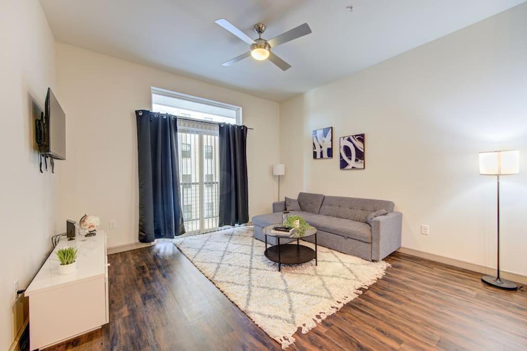 Fancy Apt Downtown. Pool. Gym. Lounge. Pet Ok Houston Buitenkant foto