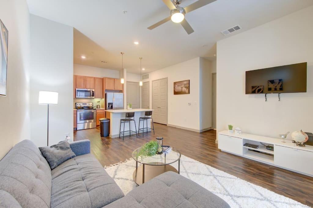 Fancy Apt Downtown. Pool. Gym. Lounge. Pet Ok Houston Buitenkant foto