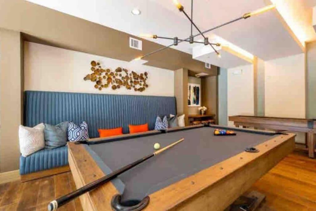 Fancy Apt Downtown. Pool. Gym. Lounge. Pet Ok Houston Buitenkant foto