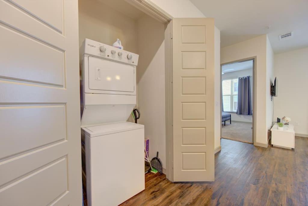 Fancy Apt Downtown. Pool. Gym. Lounge. Pet Ok Houston Buitenkant foto