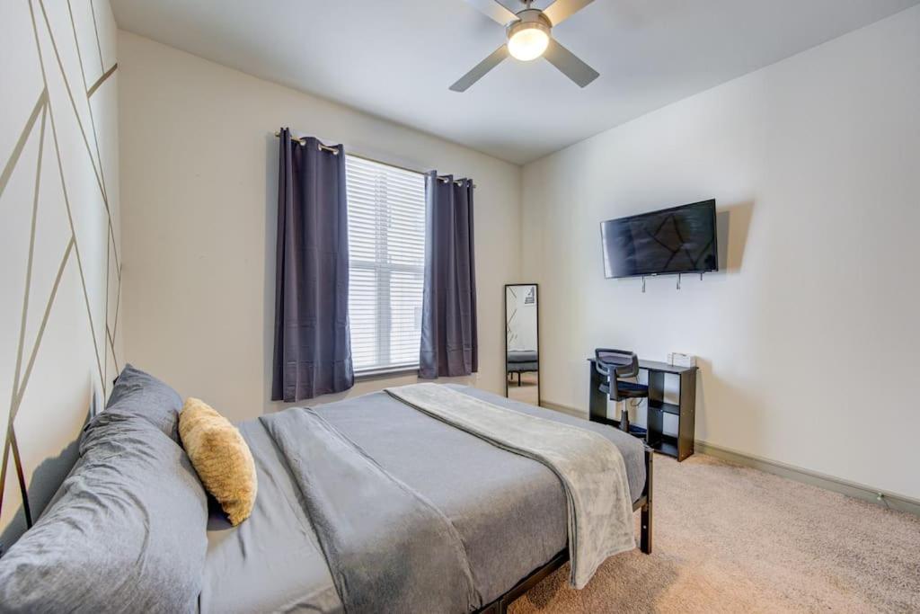 Fancy Apt Downtown. Pool. Gym. Lounge. Pet Ok Houston Buitenkant foto