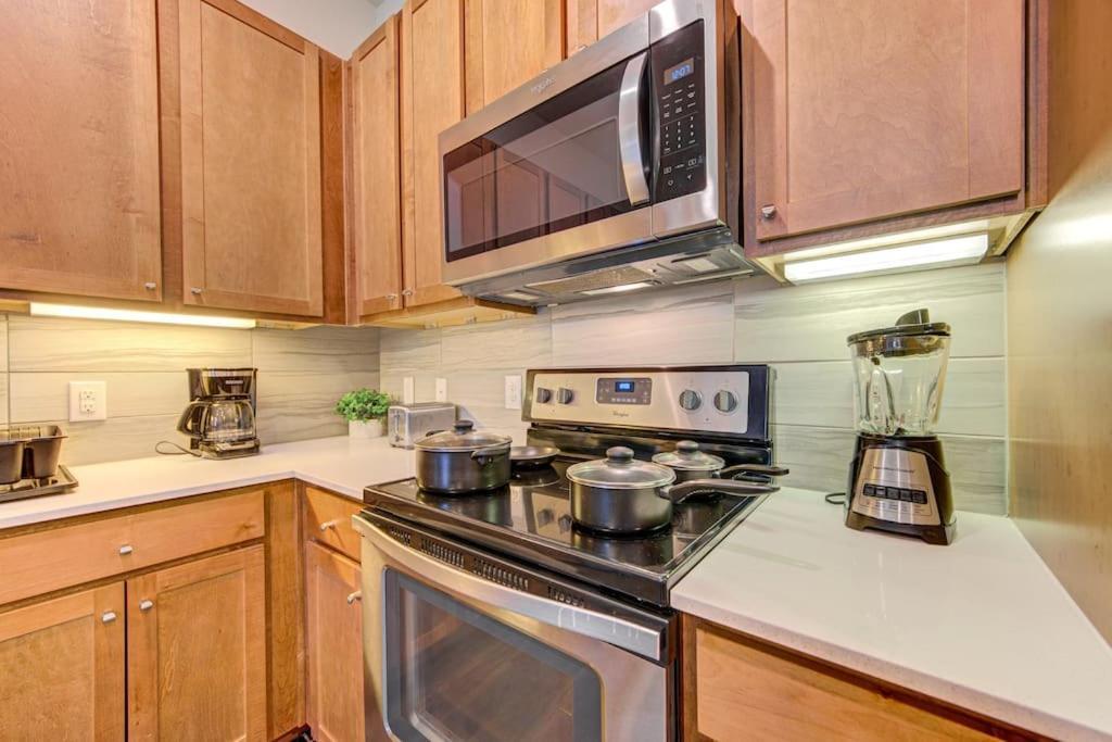 Fancy Apt Downtown. Pool. Gym. Lounge. Pet Ok Houston Buitenkant foto